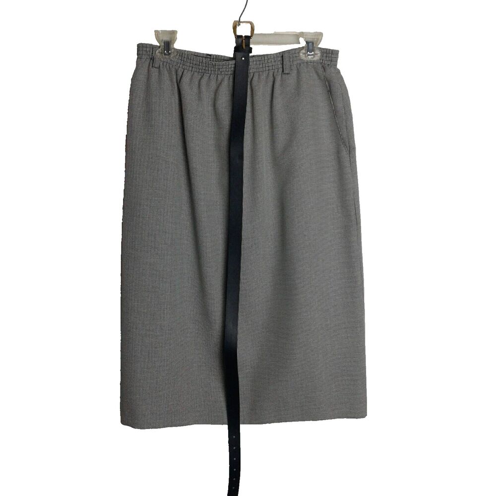 Alfred Dunner Size 14 Navy Blue And White Skirt with belt